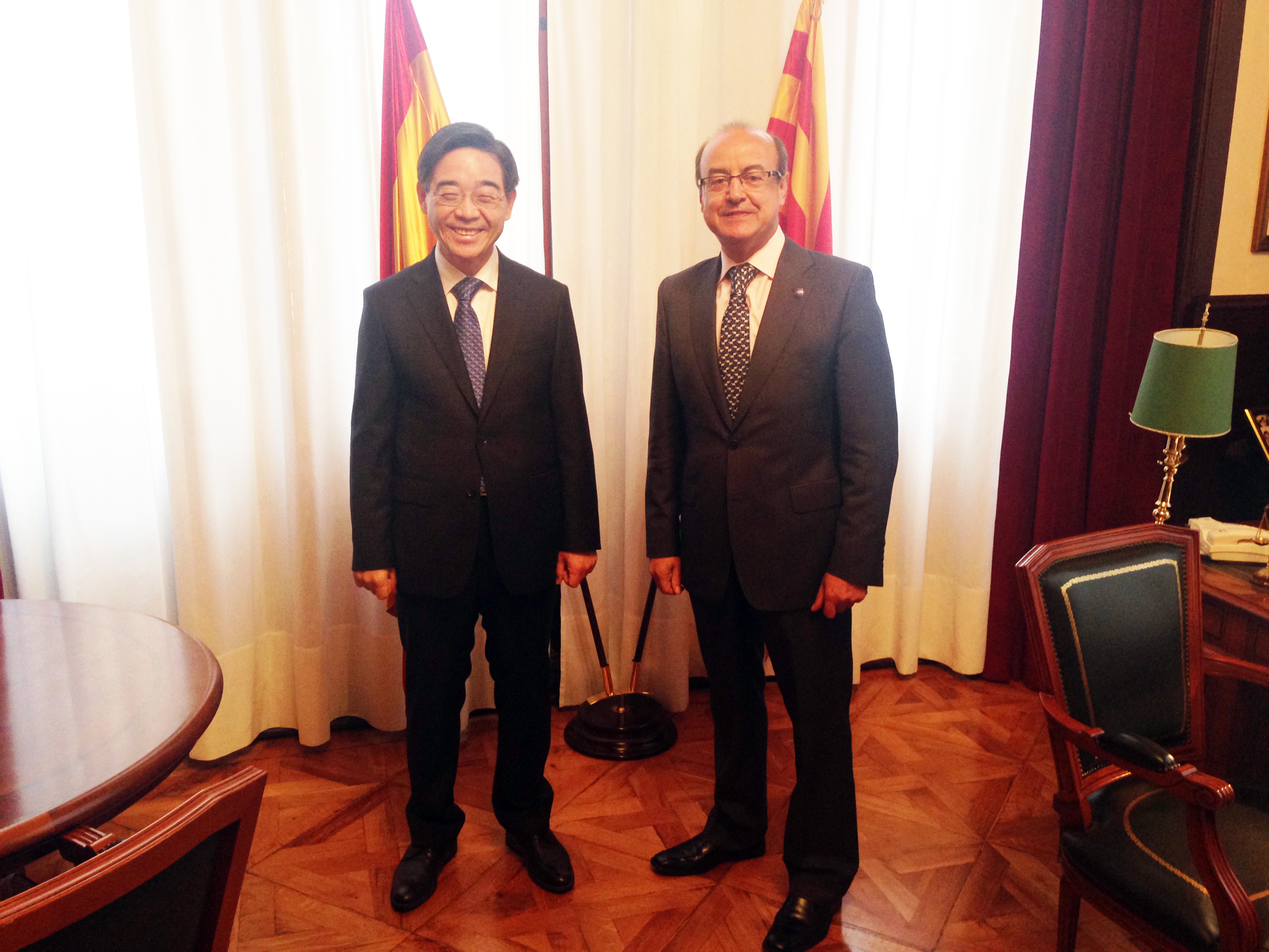 El presidente del TSJCat Jesús M. Barrientos recibe la visita institucional de un miembro de la justicia de Corea del Sur, Sr. Kwon Soon-il con el propósito de promover intercambios en materia de estudio judicial